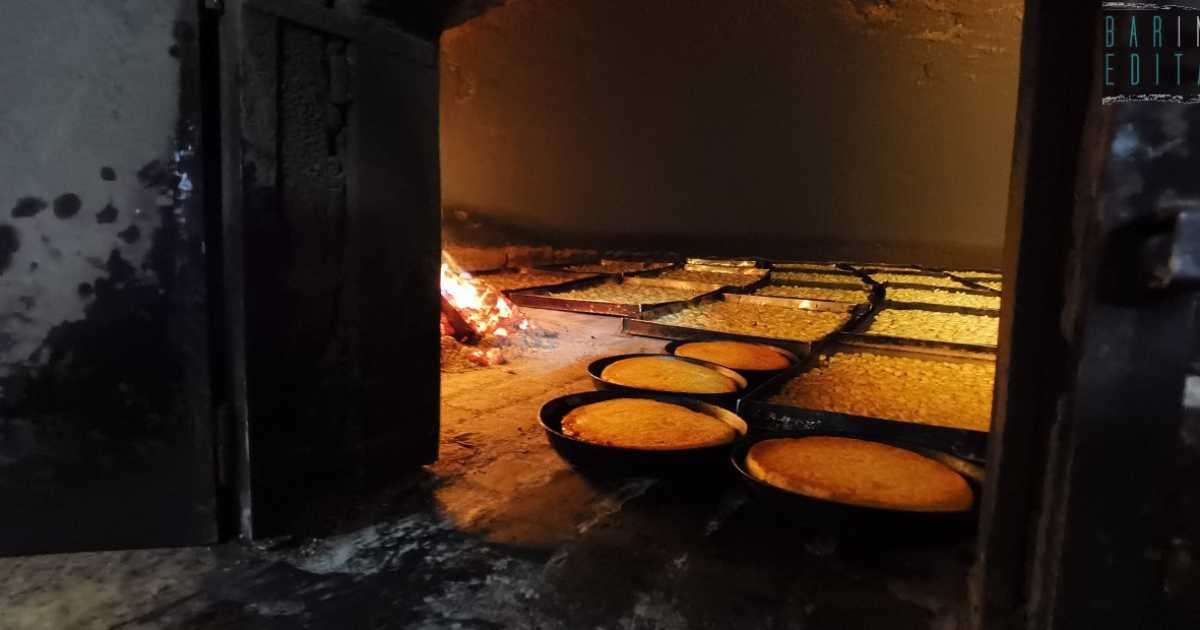  Il duecentesco Forno antico: quel luogo che da secoli cuoce a legna le "ti�dde" dei bitontini